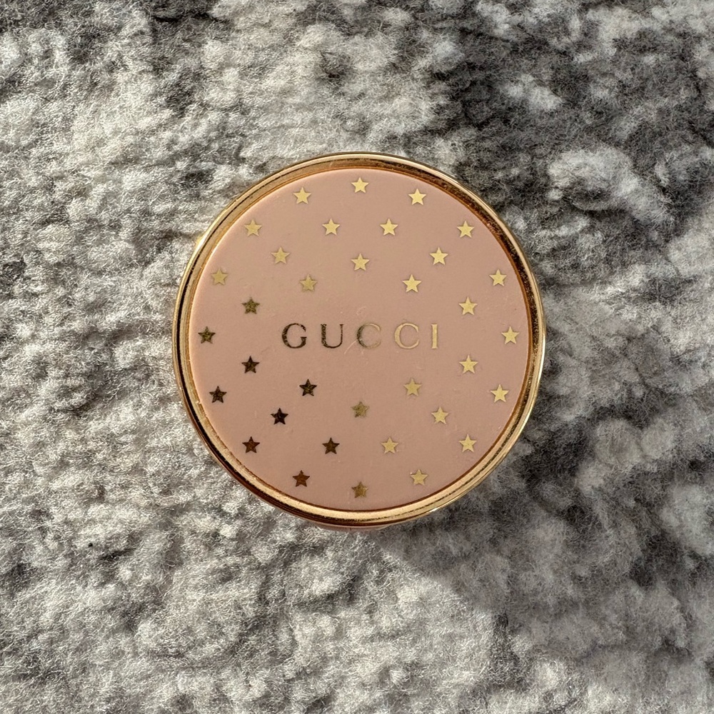 Gucci Pink and Gold Starry Compact—silky rose blush